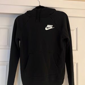 Black Women’s Nike XS Essential Hoodie. Amazing condition and front pocket